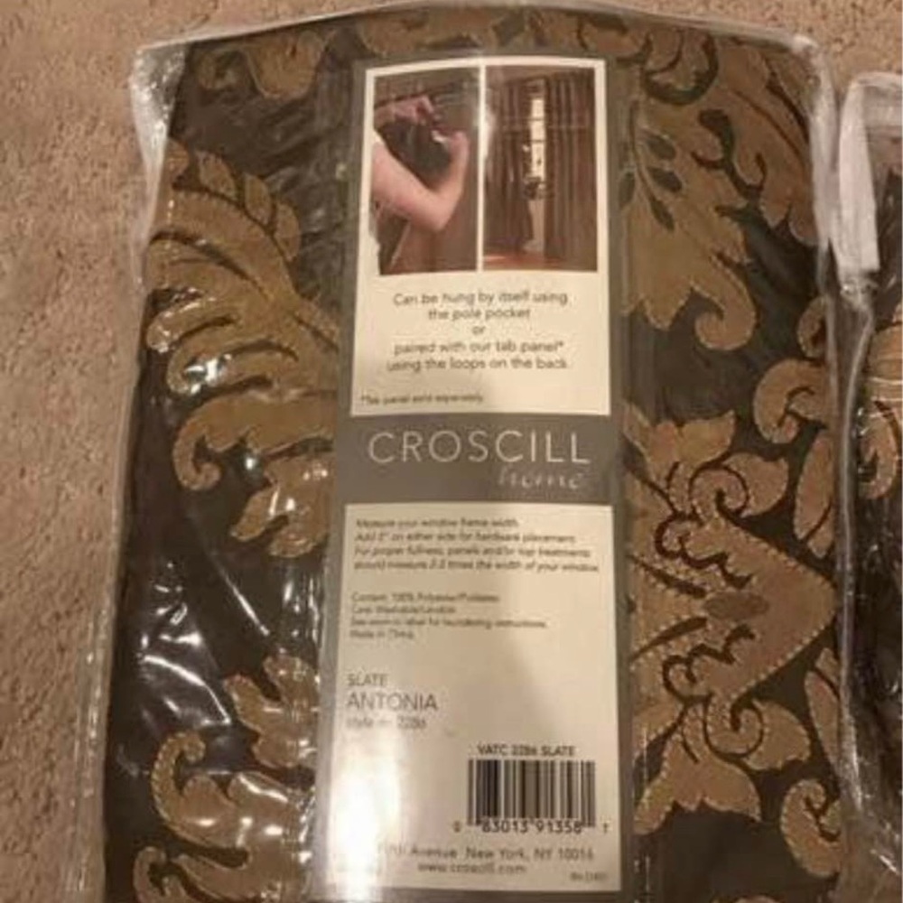 Croscill Antonia valance in Brown and Gold